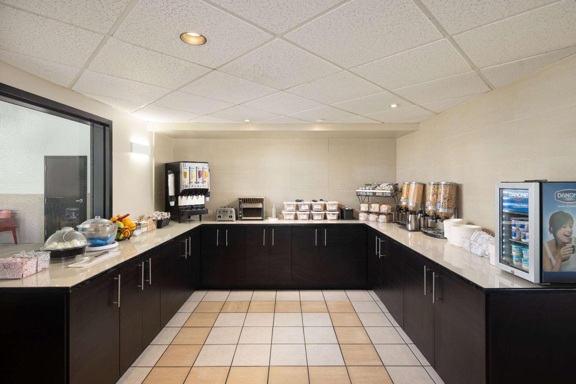 Hotel Super 8 By Wyndham Agathe Des Monts