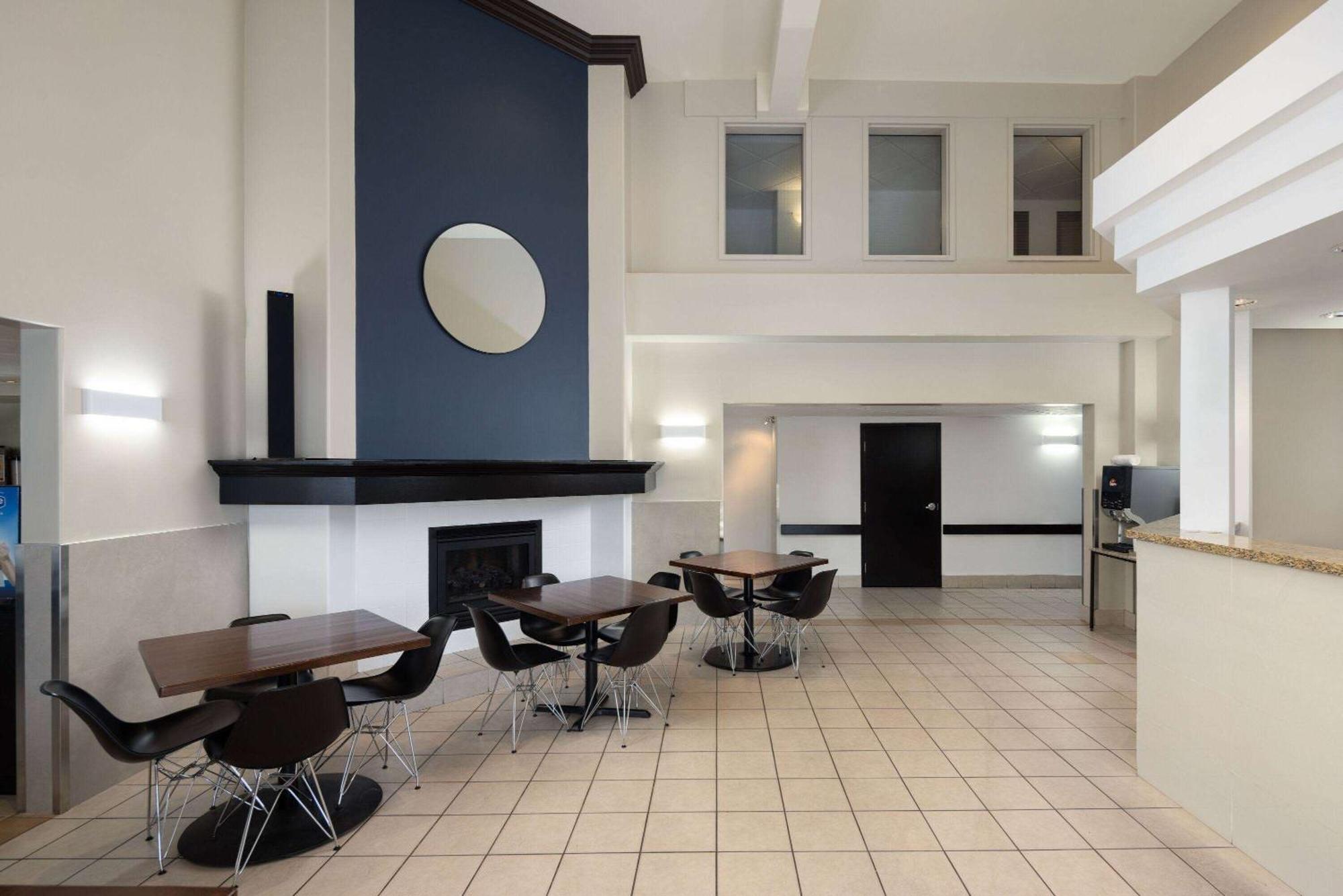 Hotel Super 8 By Wyndham Agathe Des Monts