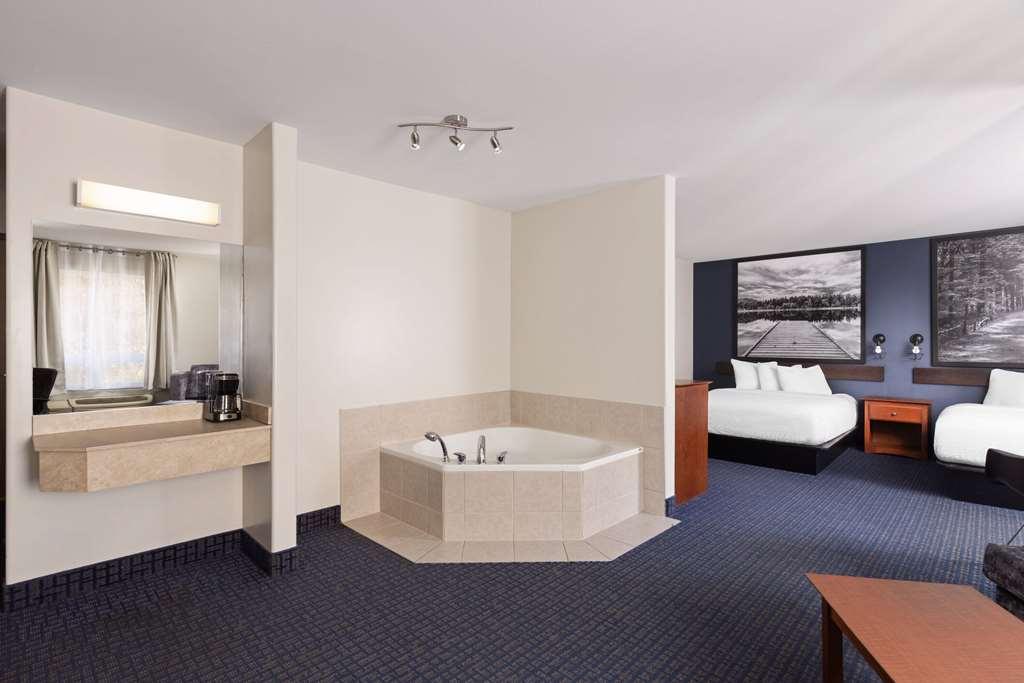 Super 8 By Wyndham Agathe Des Monts Hotel
